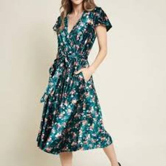 ModCloth Timeless Embrace Velvet Midi Dress Size Small - Picture 1 of 6